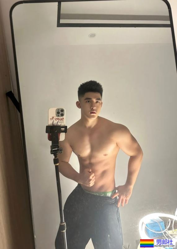 上海童颜巨乳小哥哥，穿灰裤子实力藏不住了！ - 51虹马