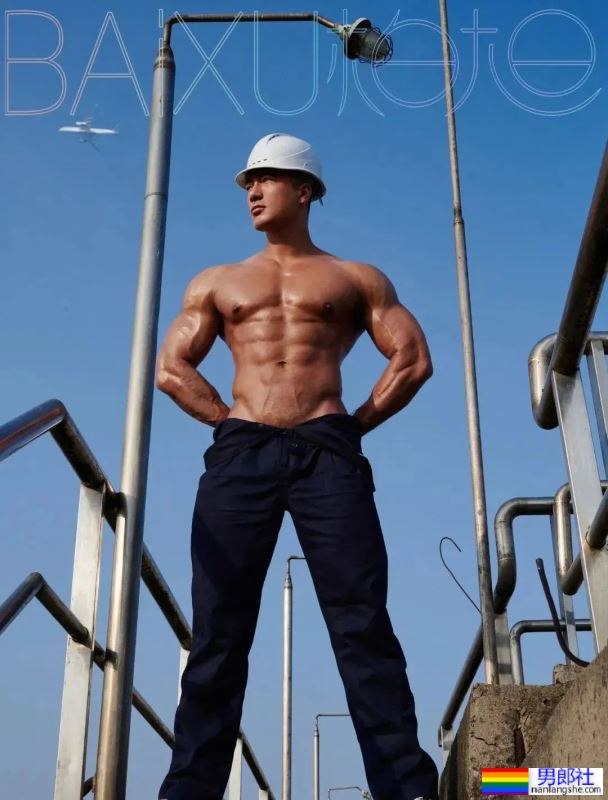 性张力绝了！黑皮肌肉民工脱掉衣服后 - 51虹马