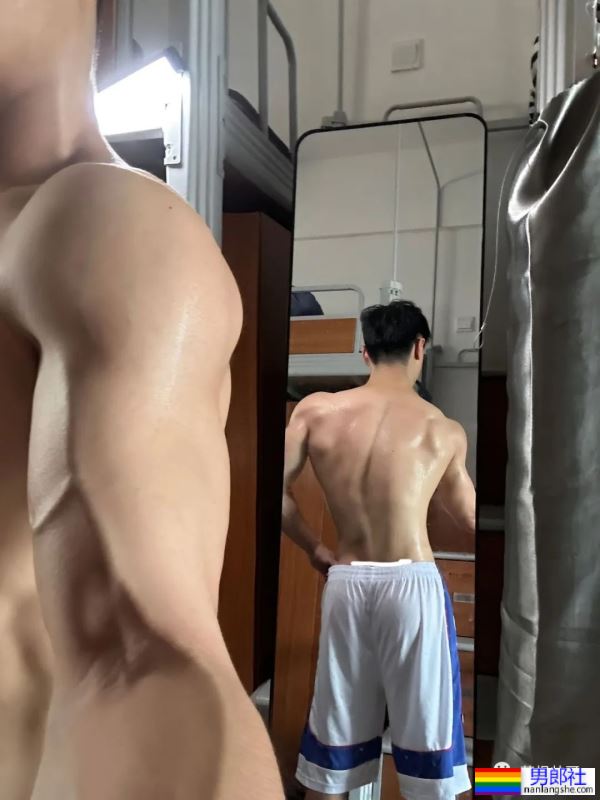 莆田学院的肌肉“男大”，全身汗湿太让人上头了 - 51虹马