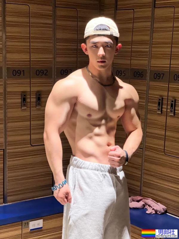 上海童颜巨乳小哥哥，穿灰裤子实力藏不住了！ - 51虹马