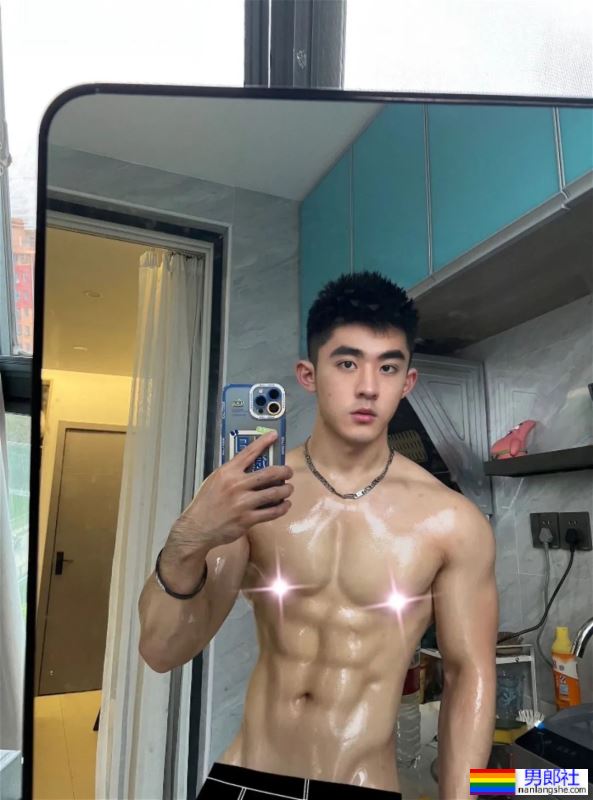 上海童颜巨乳小哥哥，穿灰裤子实力藏不住了！ - 51虹马