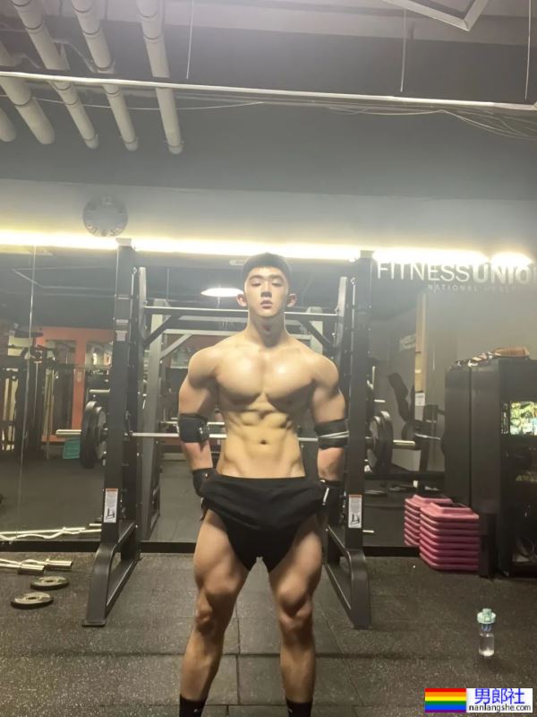 上海童颜巨乳小哥哥，穿灰裤子实力藏不住了！ - 51虹马