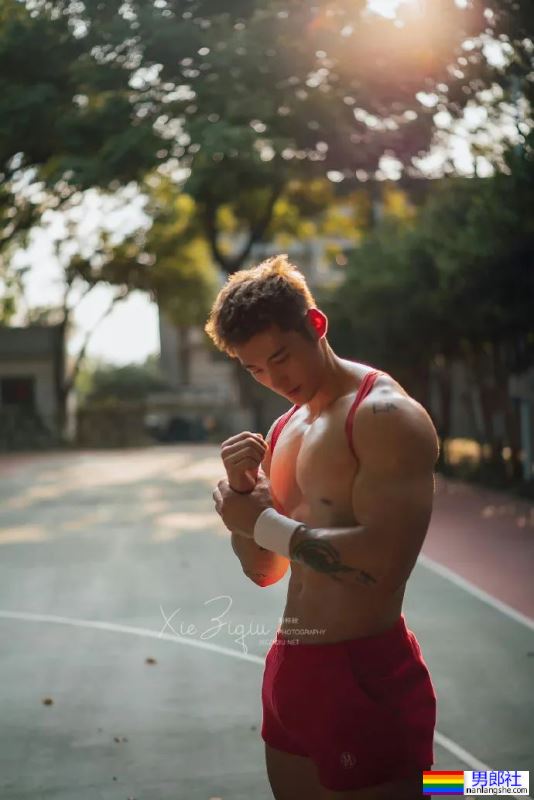 这阳光肌肉m爱了 - 51虹马