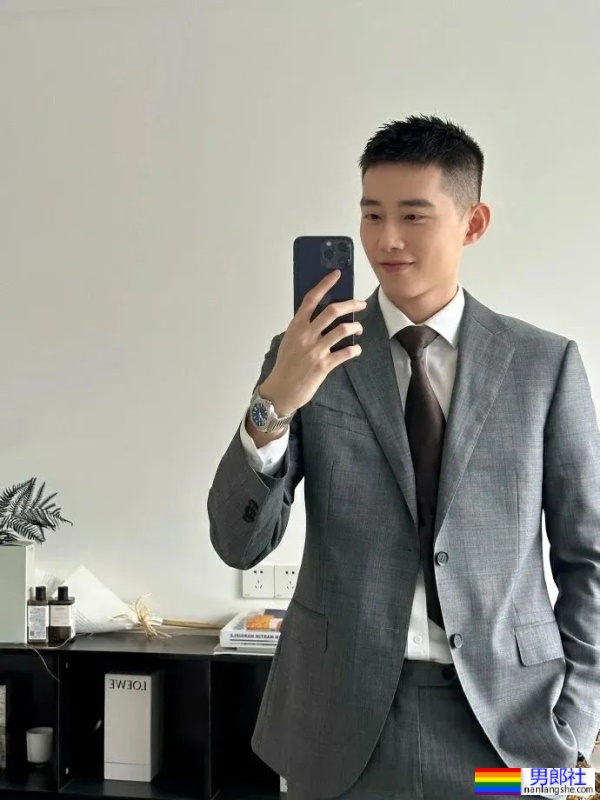 正装小哥哥，好帅 - 51虹马