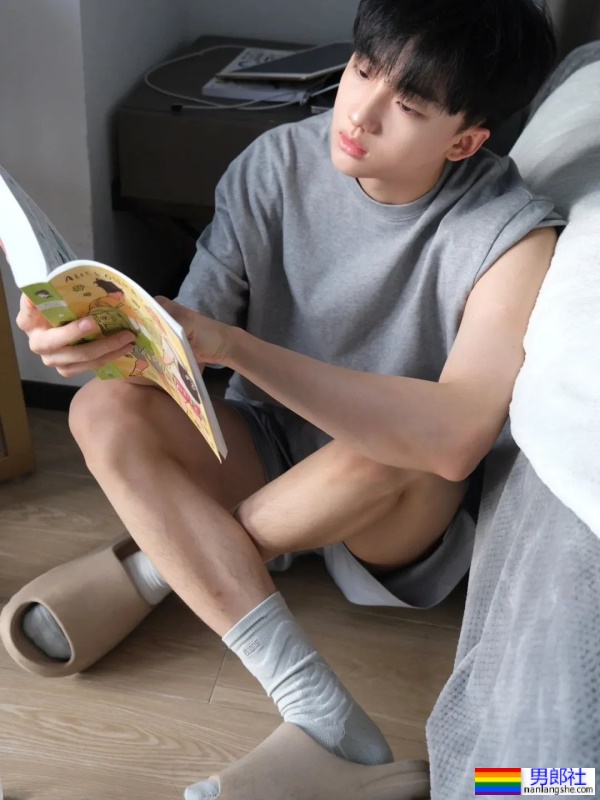 小哥哥面容清秀俊美，肤质白皙 - 51虹马