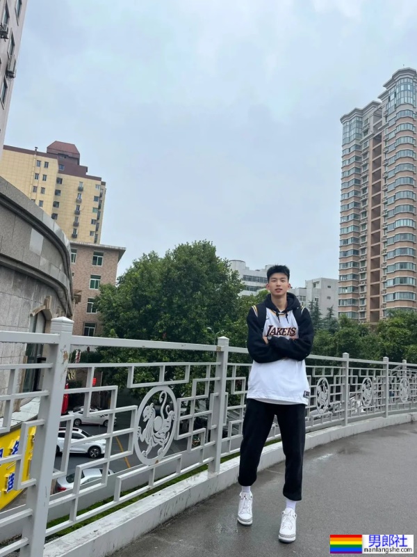 190大长腿帅哥，才19岁哦！ - 51虹马