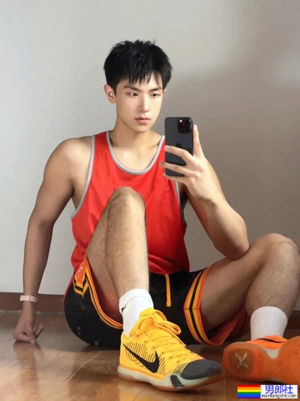 正装哥哥，迷s人 - 51虹马