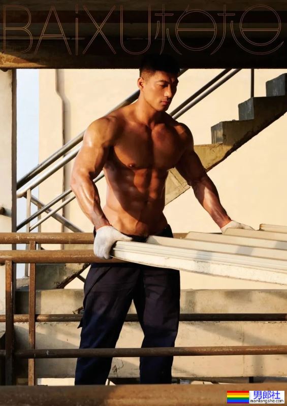 性张力绝了！黑皮肌肉民工脱掉衣服后 - 51虹马