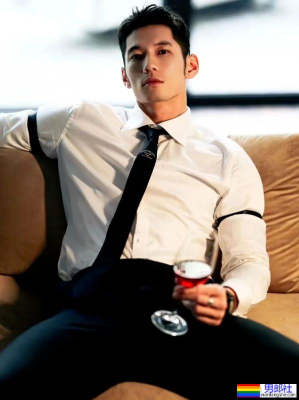 185CM神仙颜值的正装帅哥 - 51虹马