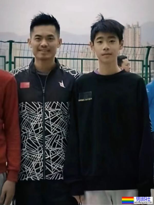 和林丹拍过照的羽毛球少年，18岁变这么帅 - 51虹马