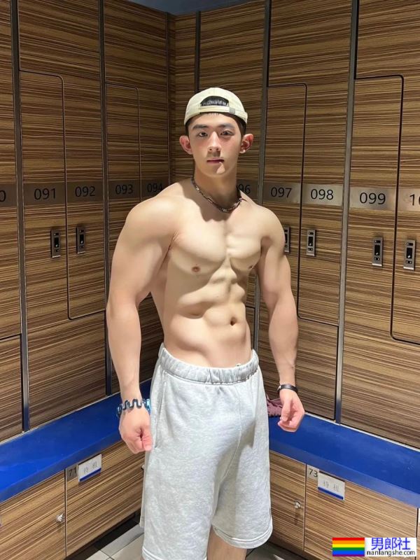 上海童颜巨乳小哥哥，穿灰裤子实力藏不住了！ - 51虹马