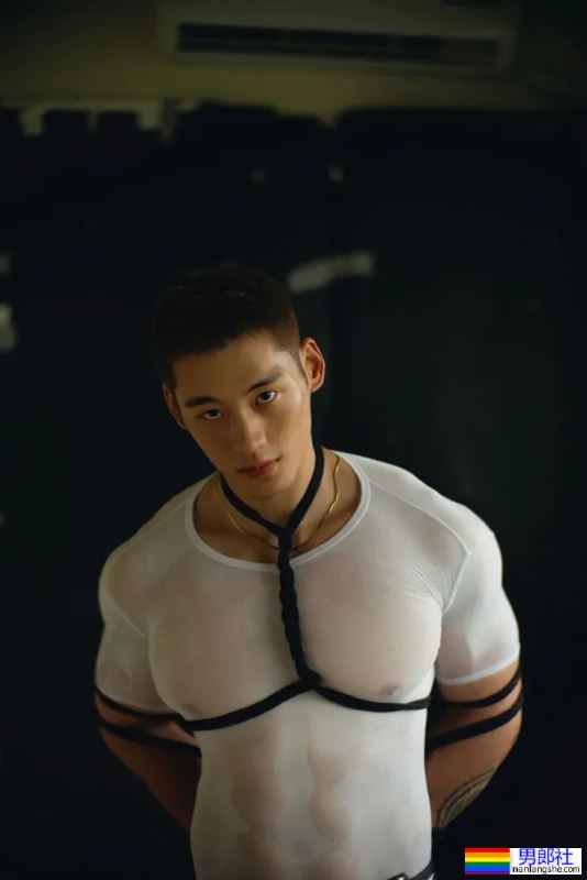 这阳光肌肉m爱了 - 51虹马