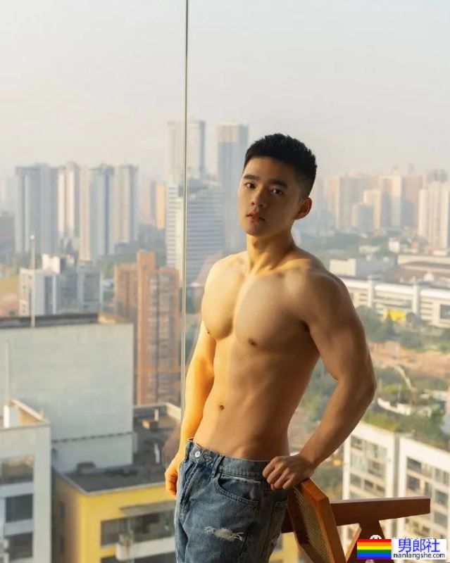 男生一个人在家，为啥什么都不想穿？ - 51虹马