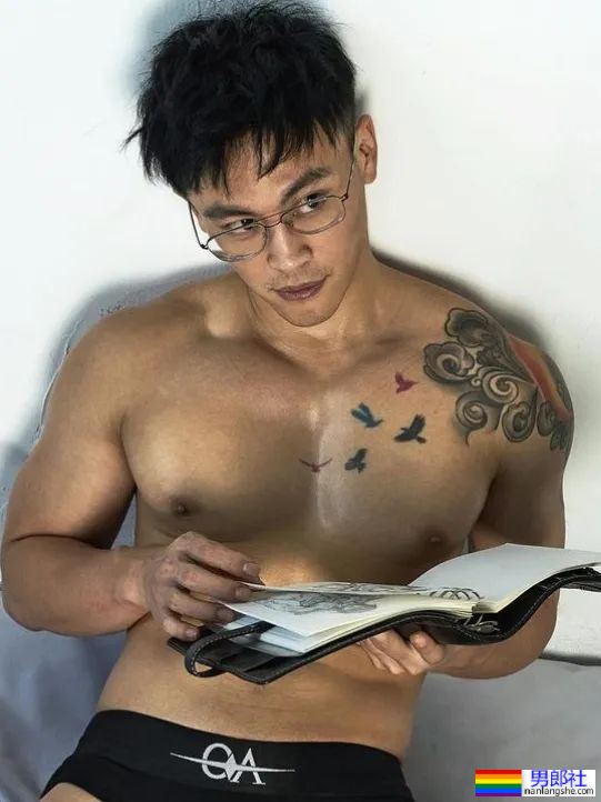 上海万圣节被带走的肌肉蝙蝠侠，原来是他！ - 51虹马