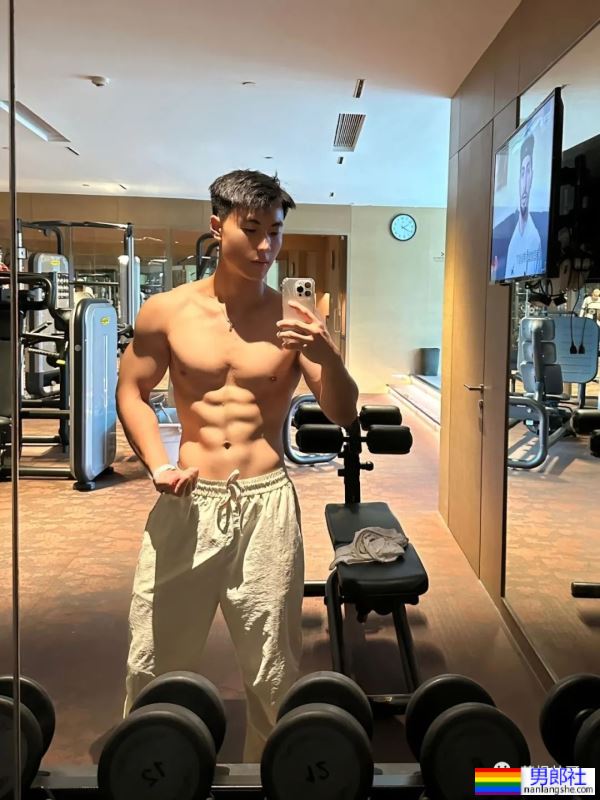 莆田学院的肌肉“男大”，全身汗湿太让人上头了 - 51虹马