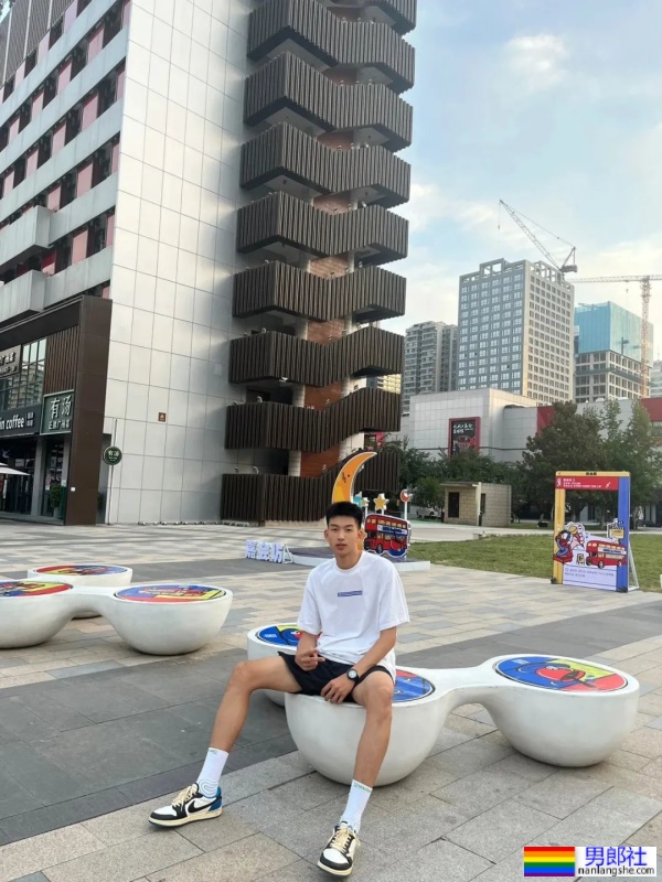 190大长腿帅哥，才19岁哦！ - 51虹马