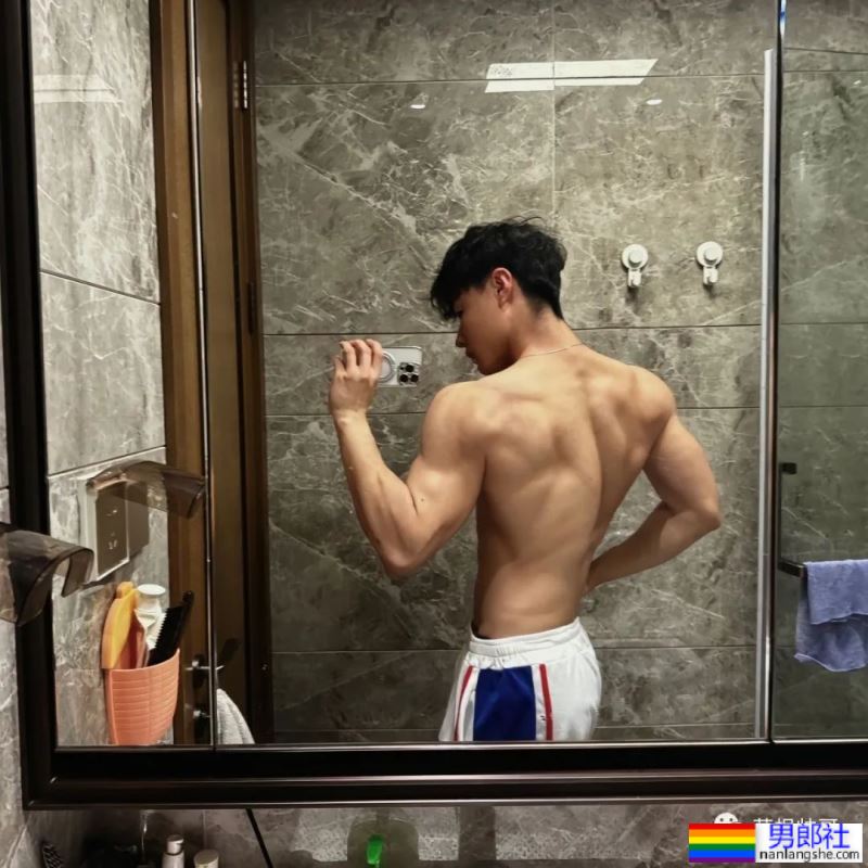 莆田学院的肌肉“男大”，全身汗湿太让人上头了 - 51虹马