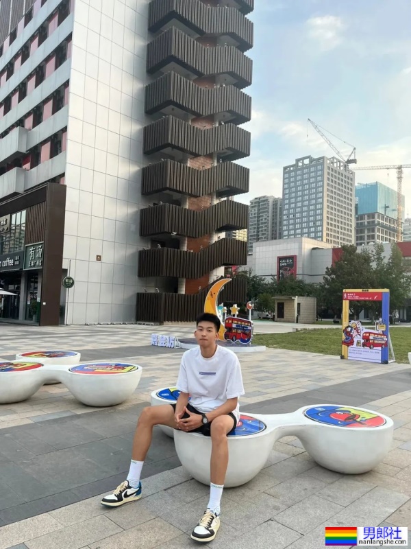 190大长腿帅哥，才19岁哦！ - 51虹马