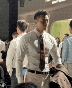 上海万圣节被带走的肌肉蝙蝠侠，原来是他！ - 51虹马