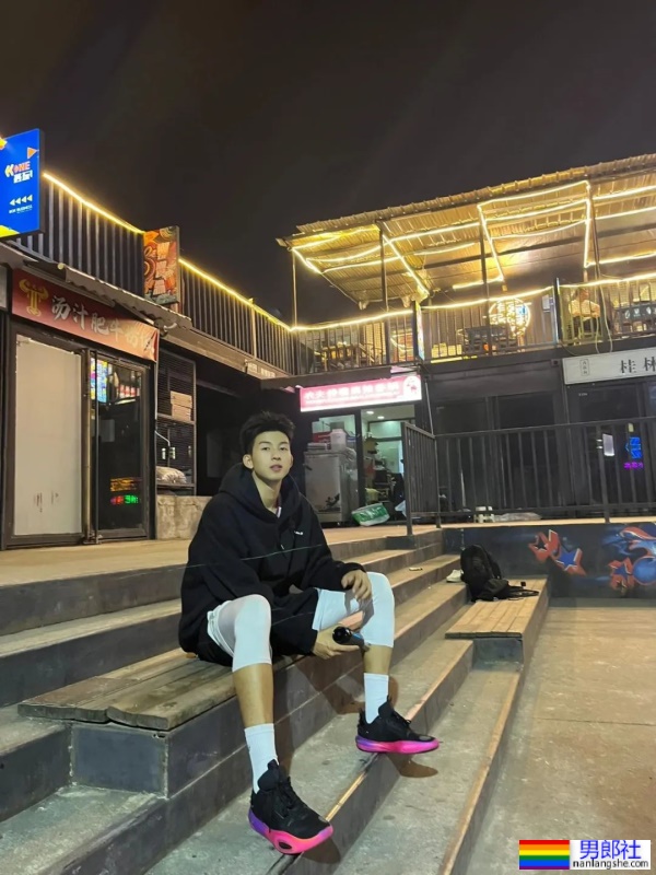 190大长腿帅哥，才19岁哦！ - 51虹马