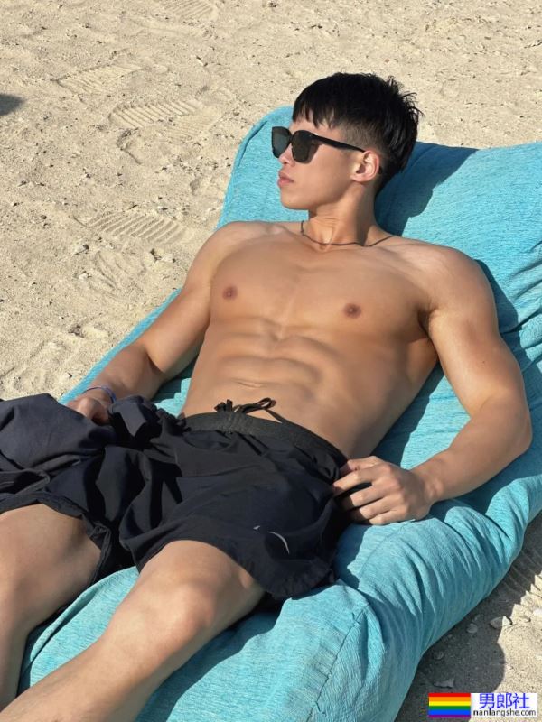 黑皮壮硕肌肉帅哥 - 51虹马