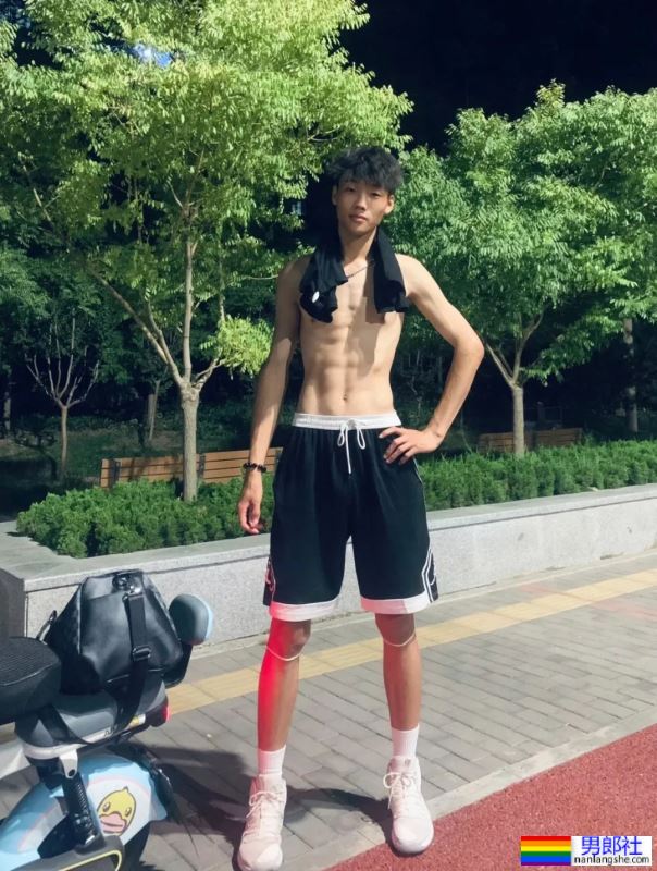 身高203，黑皮篮球体育生 - 51虹马