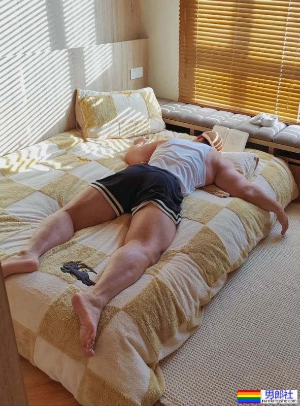 大块头肌肉男 - 51虹马