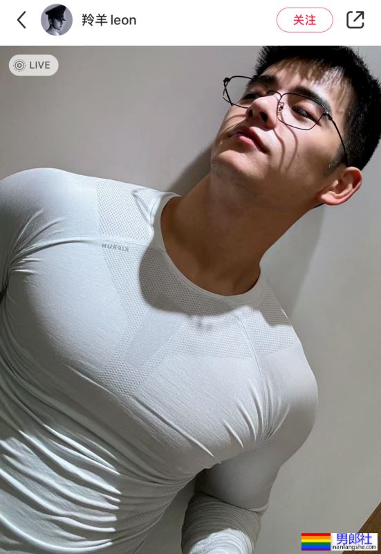 迪卡侬男孩火了！大胸肌帅哥都跑去他家更衣室自拍了！ - 51虹马