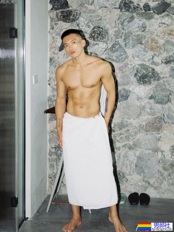 黑皮性张力天菜拍写真,我一个直男都醉了! - 51虹马 黑皮性张力天菜拍写真,我一个直男都醉了! - 51虹马