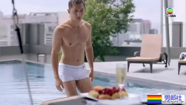 香港先生因《新闻女王》翻红，早期泳装照立马就被扒了出来！ - 51虹马