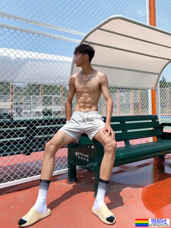 身高203，黑皮篮球体育生 - 51虹马