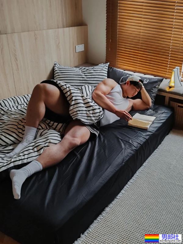 大块头肌肉男 - 51虹马