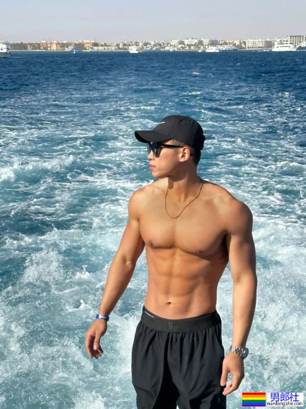 黑皮壮硕肌肉帅哥 - 51虹马