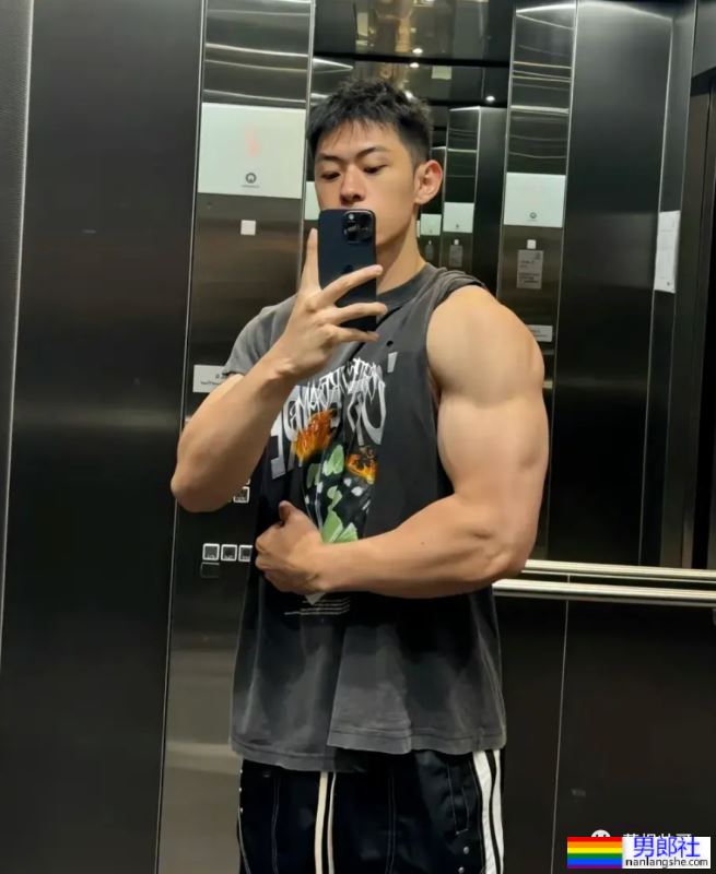 半夜打车偶遇不穿衣服的肌肉司机？ - 51虹马