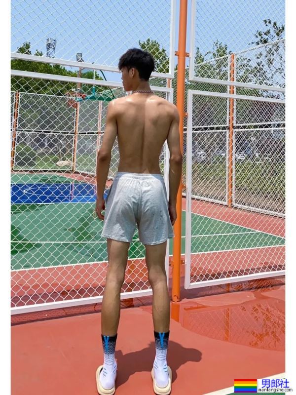 身高203，黑皮篮球体育生 - 51虹马