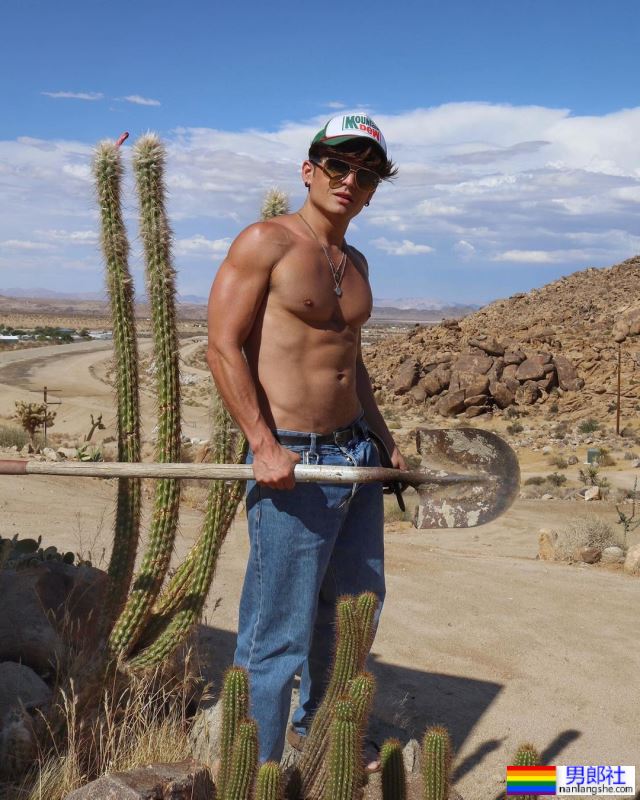 放闪注意！ 混血男模激情开撩演员男友：Troy Pes - 51虹马