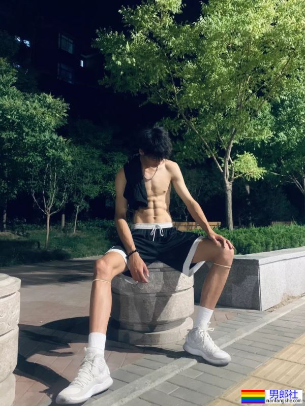 身高203，黑皮篮球体育生 - 51虹马