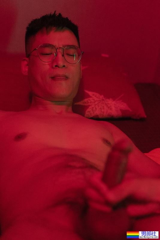 控系推特主「一元」：靴子与白袜，包裹着最撩人的男人味 - 51虹马