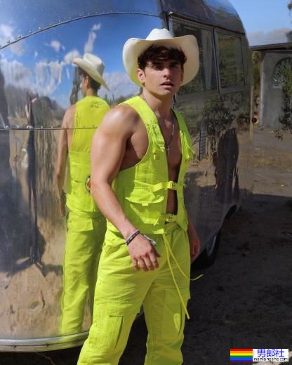 放闪注意！ 混血男模激情开撩演员男友：Troy Pes - 51虹马