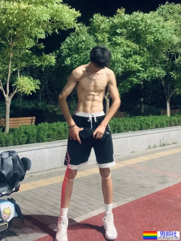 身高203，黑皮篮球体育生 - 51虹马