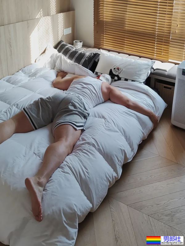 大块头肌肉男 - 51虹马