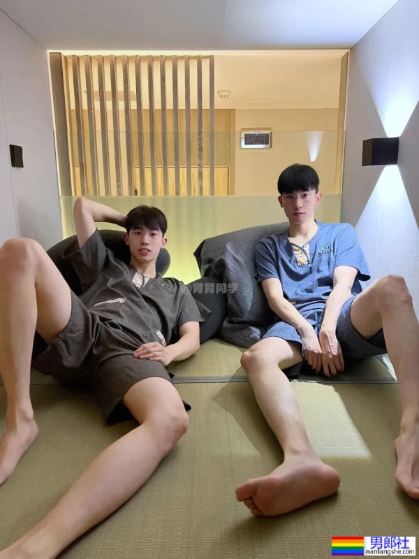 两个大长腿帅哥-51虹马