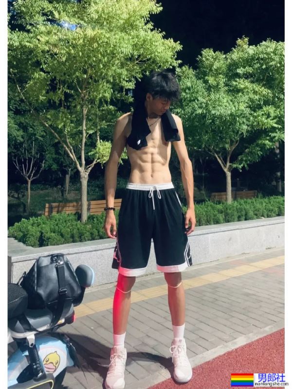 身高203，黑皮篮球体育生 - 51虹马