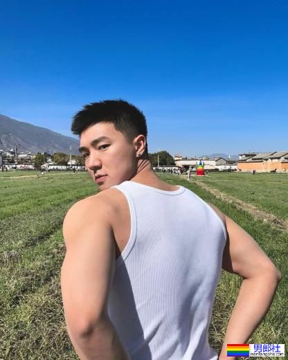 需要你好好喂饱他！ 浓眉肌肉底迪：Henry - 51虹马