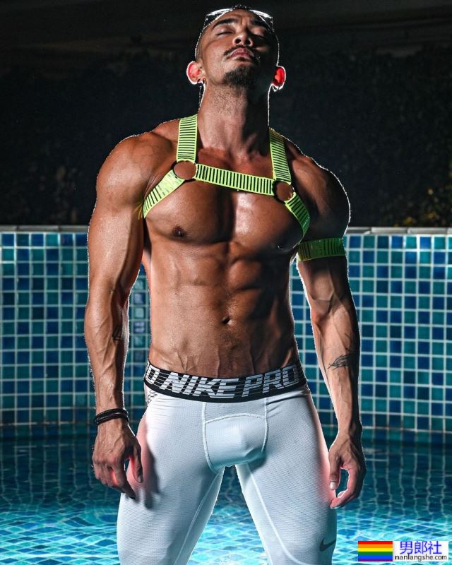 參演同志短片「肌烈碰撞」! 肌肉巨獸:Russ - 51虹马 參演同志短片「肌烈碰撞」! 肌肉巨獸:Russ - 51虹马