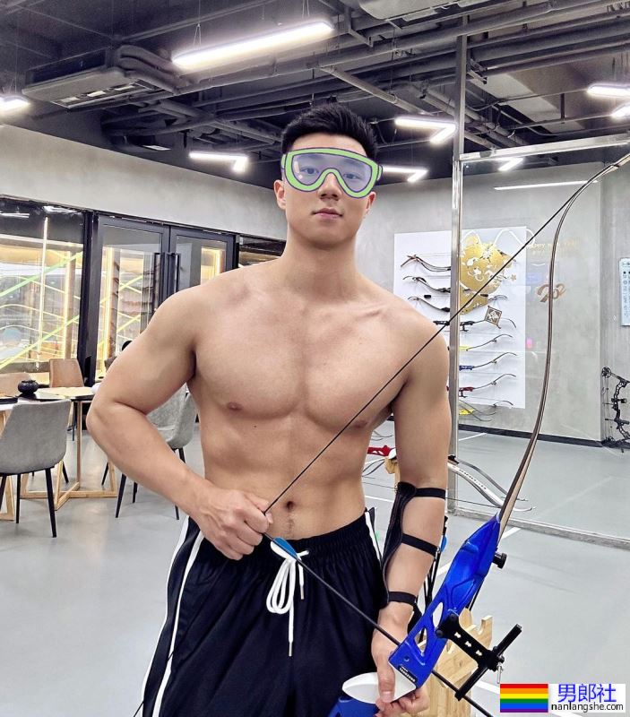 需要你好好喂饱他！ 浓眉肌肉底迪：Henry - 51虹马