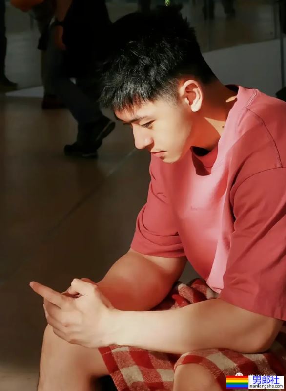 半夜打车偶遇不穿衣服的肌肉司机？ - 51虹马