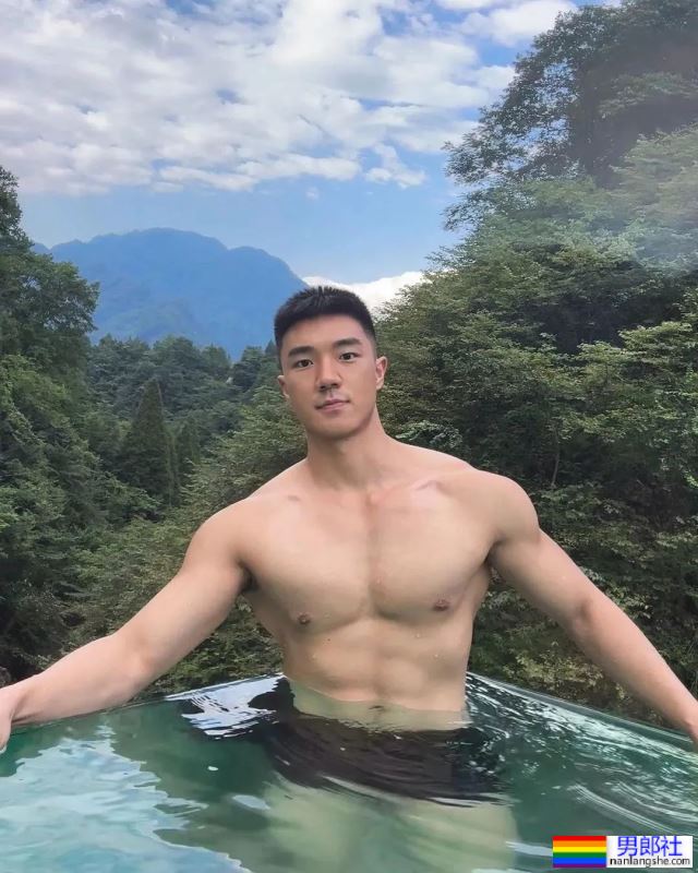 火到湾湾！被称浓眉肌肉底迪的他也太可了！ - 51虹马