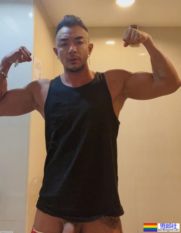 參演同志短片「肌烈碰撞」! 肌肉巨獸:Russ - 51虹马 參演同志短片「肌烈碰撞」! 肌肉巨獸:Russ - 51虹马