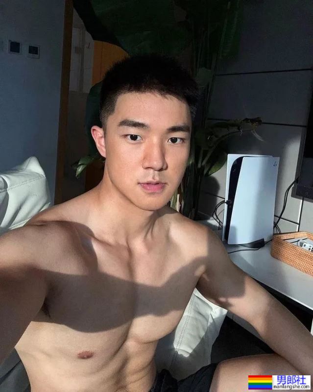 火到湾湾！被称浓眉肌肉底迪的他也太可了！ - 51虹马